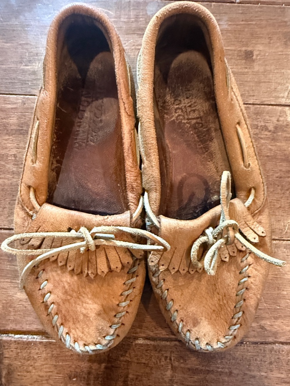 Minnetonka Women's Tan Suede Moccasin Loafers